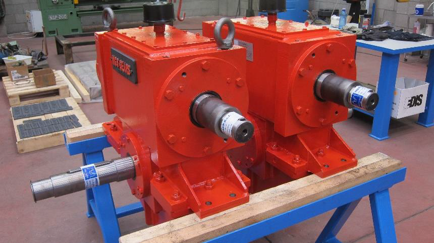 Gearbox MGS with worm screw and helical wheel self-propelled crane translation for Arcelor Mittal
