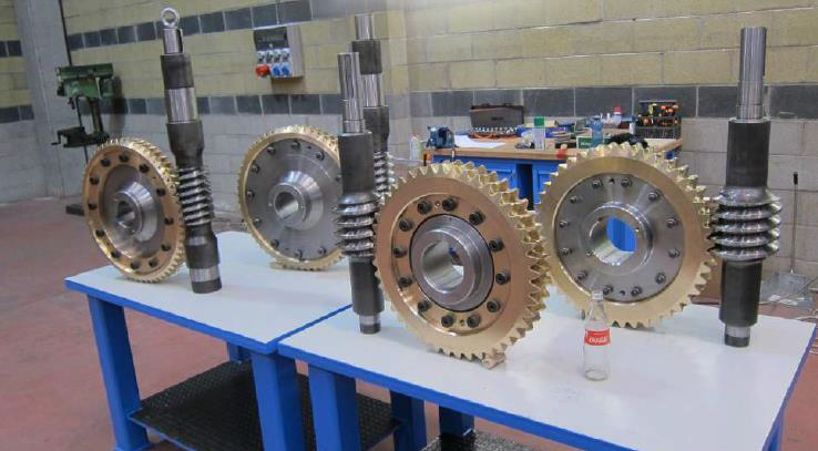 Gearbox MGS with worm screw and helical wheel self-propelled crane translation for Arcelor Mittal