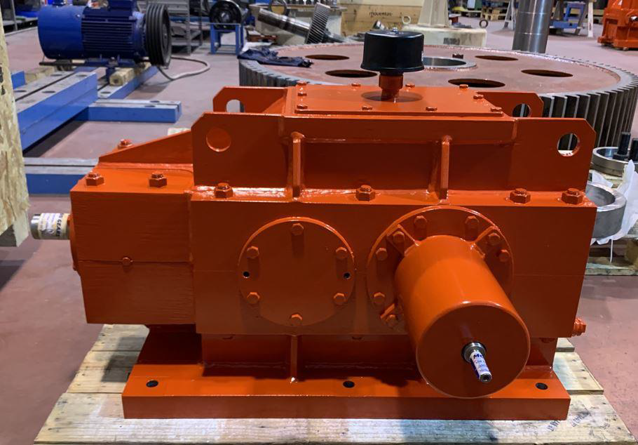 Gearbox with orthogonal axes MGS OS2–430–1283 - Custom Gears and ...