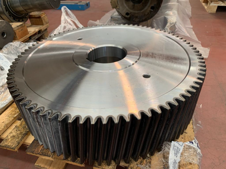 Wheel in 39NiCrMo3 with teeth induction hardened at hardness 54-56 HRc for Bedeschi